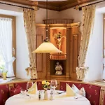 Zum Kreuz Gæstehus 3*