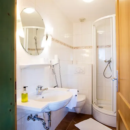 Zum Kreuz Konukevi 3*