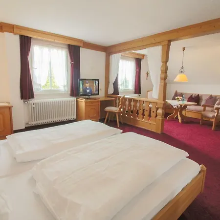 Zum Kreuz 3*